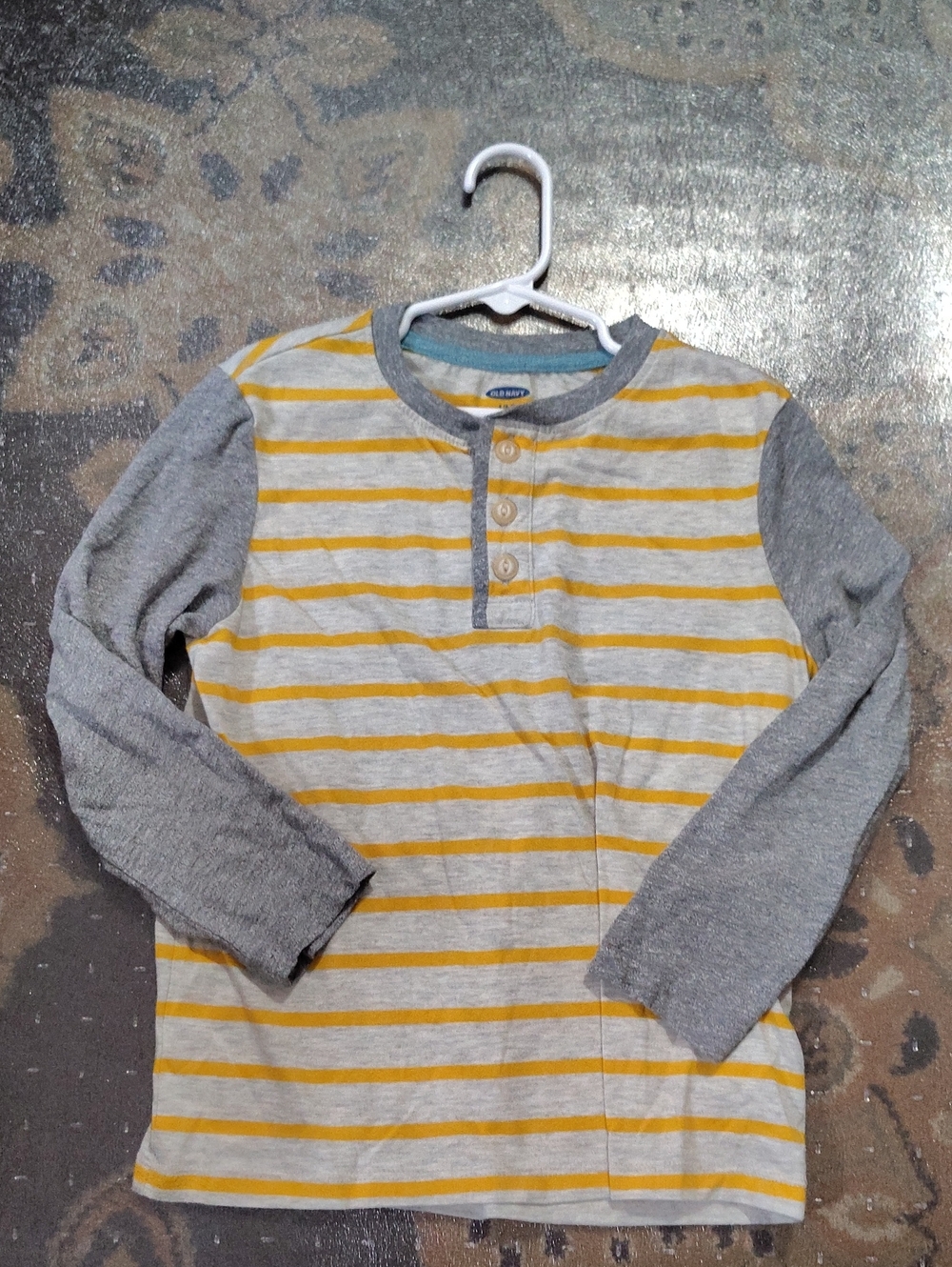6/7 Old Navy Shirt $15
